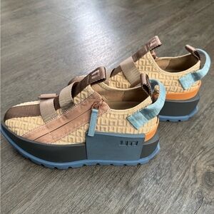 UNITED NUDE Stylish Women's Sneakers in Tan and Blue size 38, US size 8